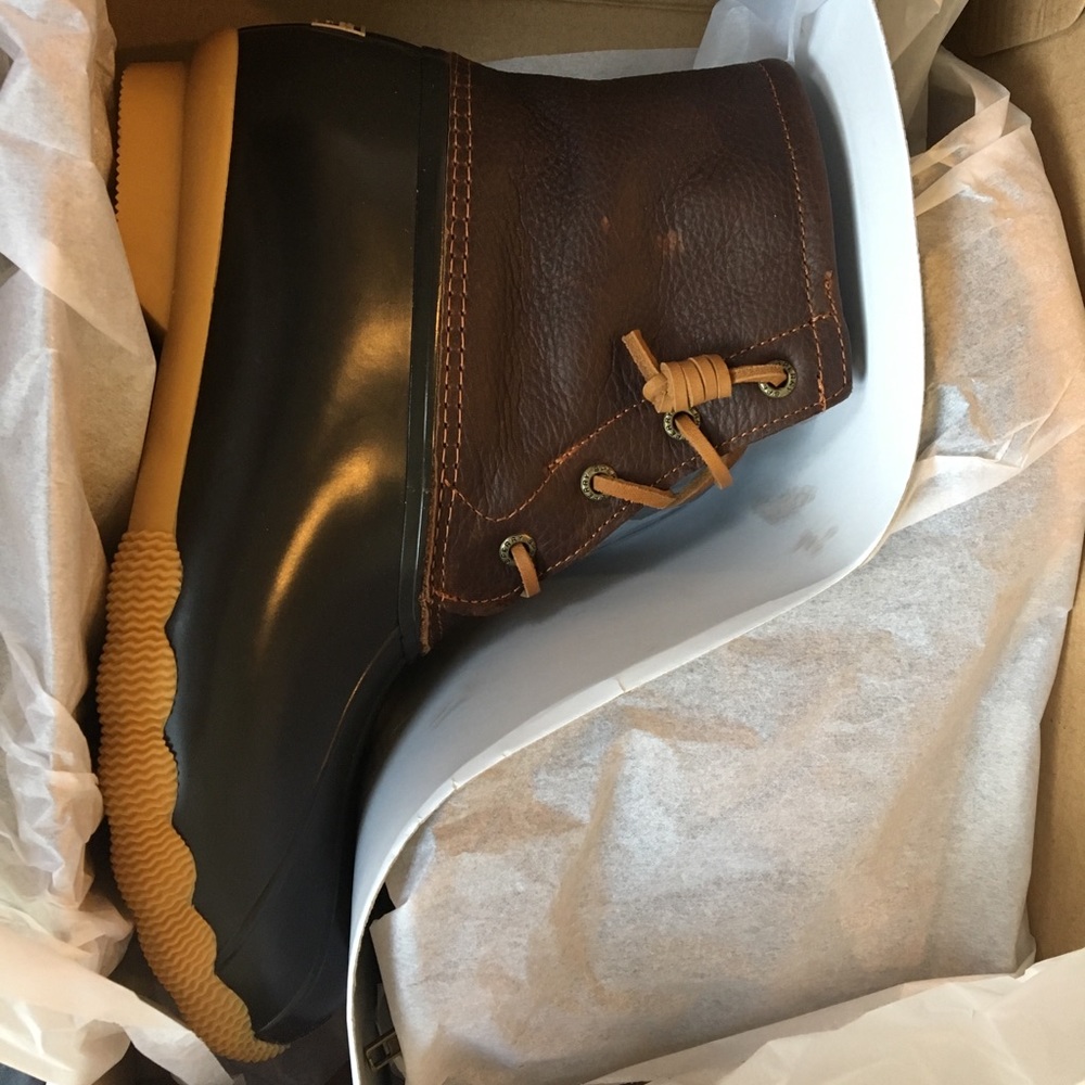 NWT Sperry saltwater duck boots